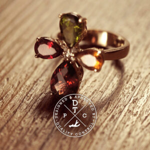 Tailor-made 18K Rose Gold Ring with various precious stones, clover design