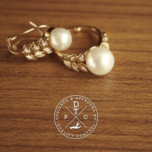Tailor-made 18K Yellow Gold Pearl Ring with diamonds