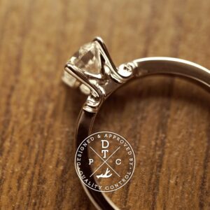 Tailor-made 18K Diamond Ring with ‘M’ Design