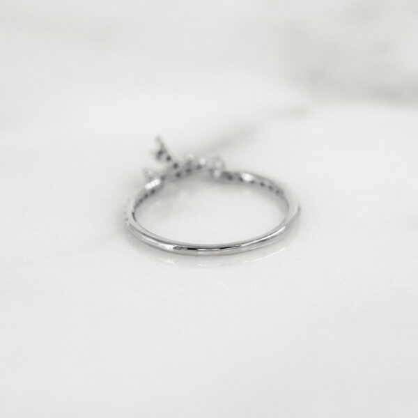 Delicate diamond antler ring in white gold.